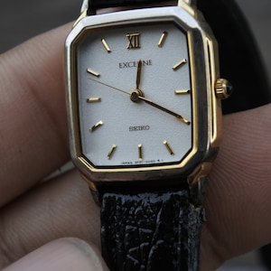 Vintage Seiko Exceline 3F31 5010 White Dial Lady Quartz Wristwatch Japan Square Tank Shape 22mm