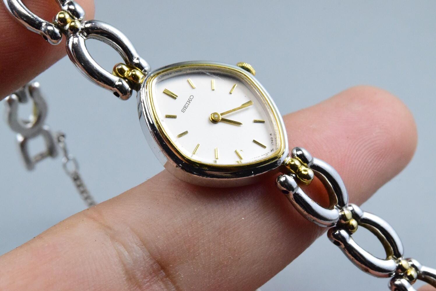 Vintage Seiko 2P20 5990 Oval Lady Quartz Watch Japan JDM