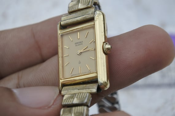 Vintage Seiko Gold Plated 1400 5030 Yellow Dial Lady Quartz Wrist