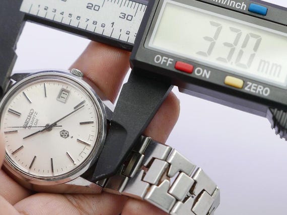 Vintage Seiko QR 3862 7020 White Dial Men Quartz Watch Japan Round