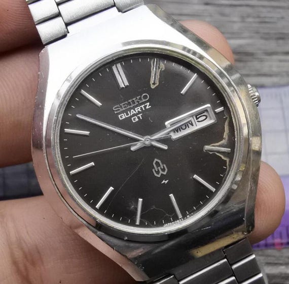 Vintage Seiko QT 0823 8010 Black Dial Men Quartz Watch Japan Round