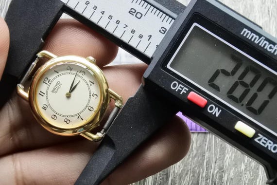 Vintage Seiko 1E20 0150 Tiny Lady Quartz Watch Japan Round Shape Vintage Seiko 1E20 0150 Tiny Lady Quartz Watch Japan Round Shape