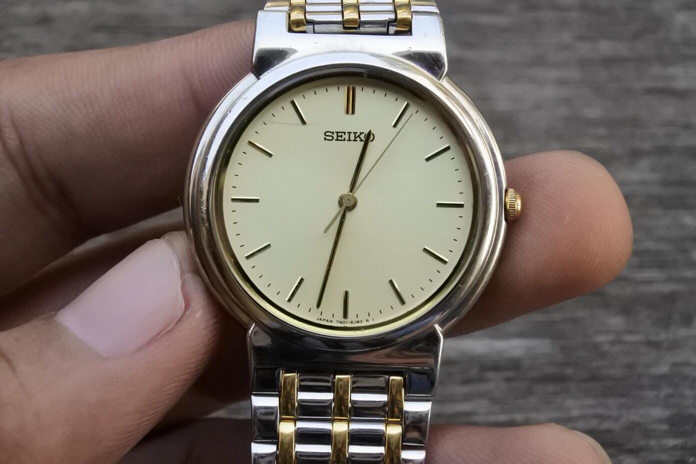 SEIKO セイコー 7N01-6G80 ヴィンテージ クォーツ 腕時計 SEIKO セイコー 7N01-6G80 ヴィンテージ クォーツ 腕時計 - メルカリ