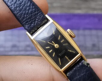 RARE vintage Seiko ladies gold tone tank Watch Roman numerals 