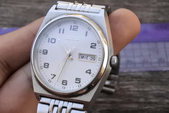 Vintage Seiko V743 9020 White Dial Men Quartz Watch Japan Round