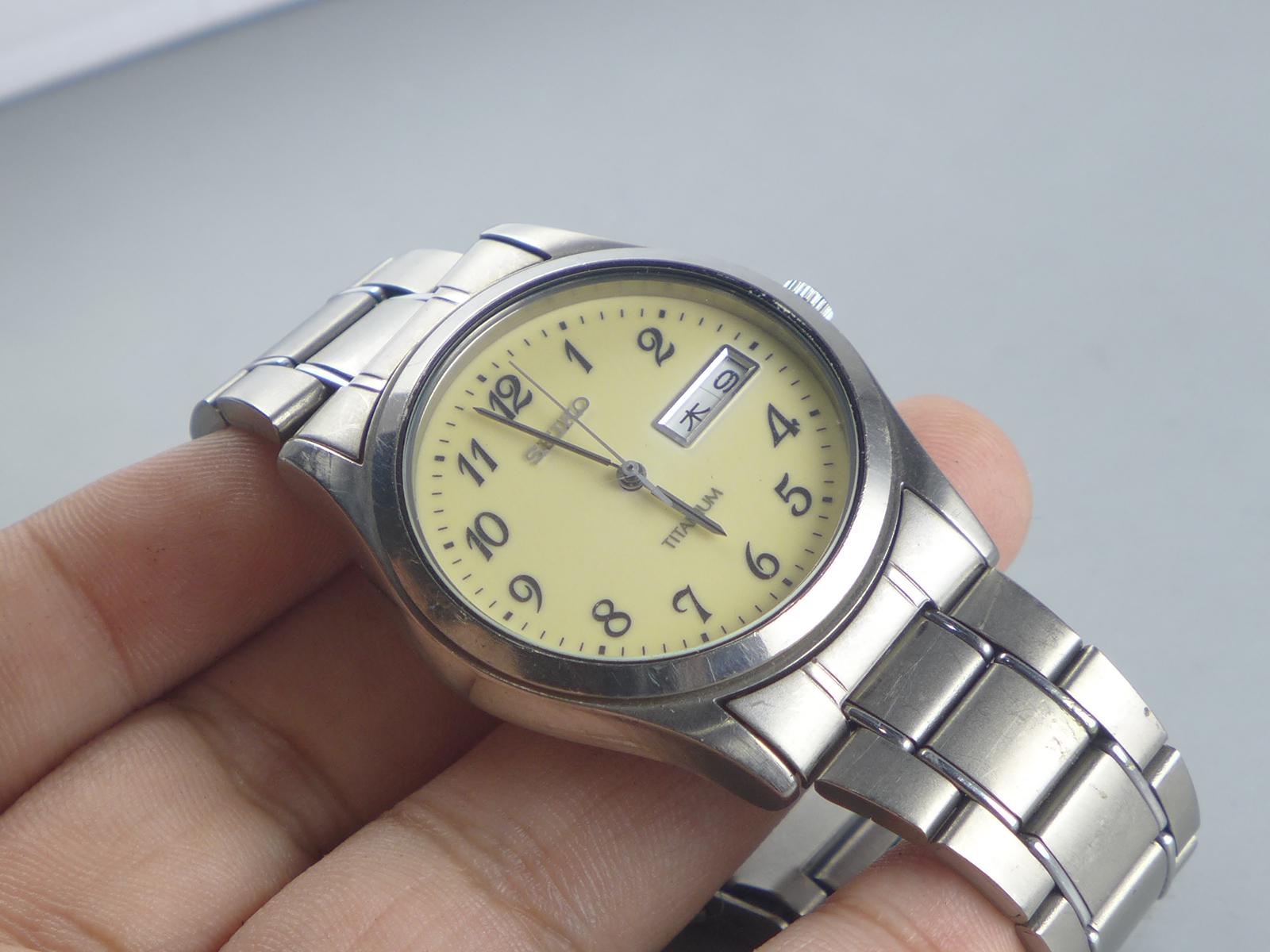 Vintage Seiko Titanium 7N43 9090 Yellow Dial Men Quartz Watch 
