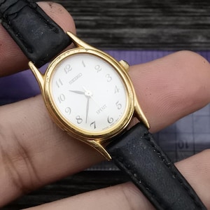 Vintage Seiko Spirit 4N21 5200 White Dial Lady Quartz Watch Japan Oval Shape 21mm