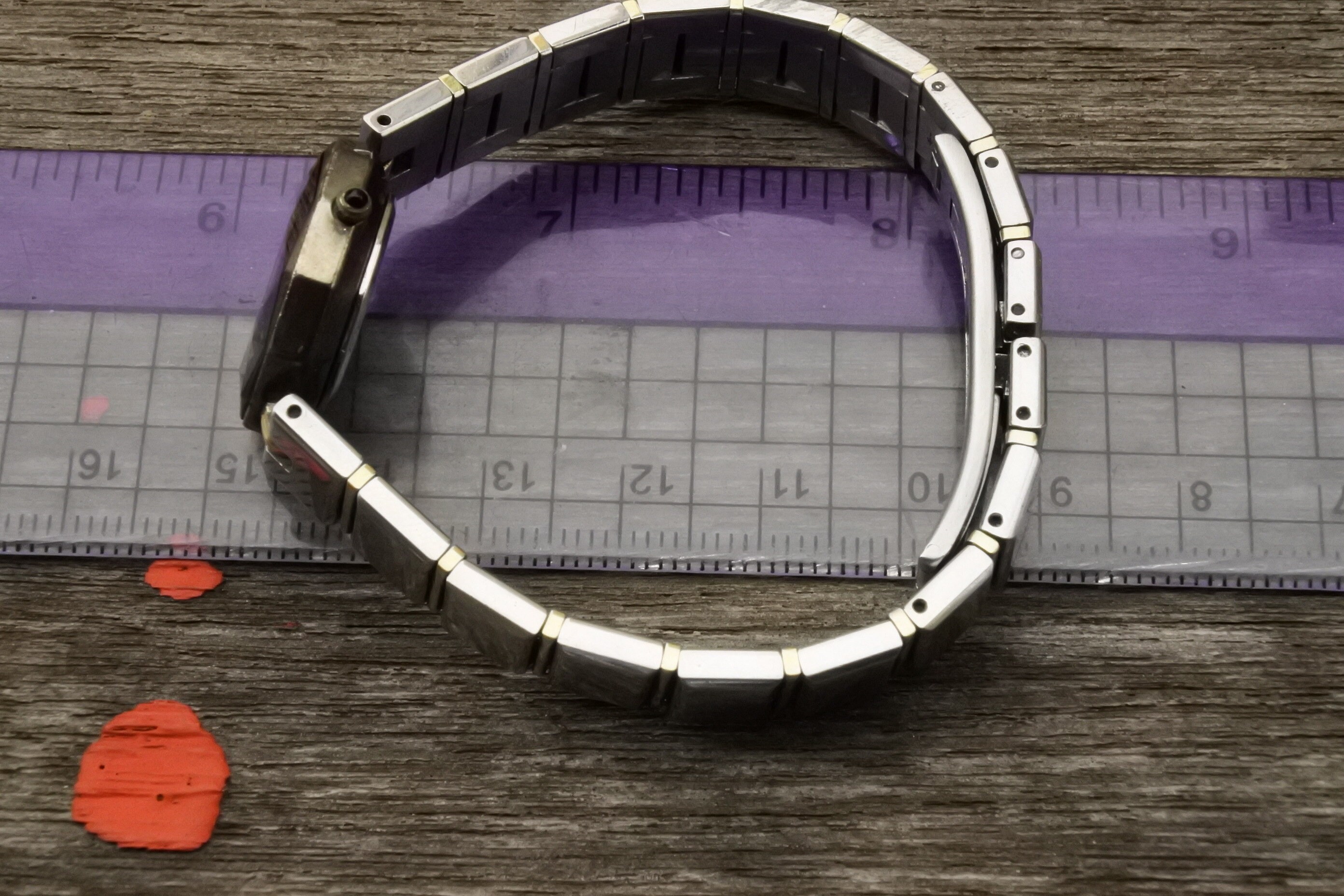 Vintage Seiko 1E20 0D70 White Dial Lady Quartz Watch Japan