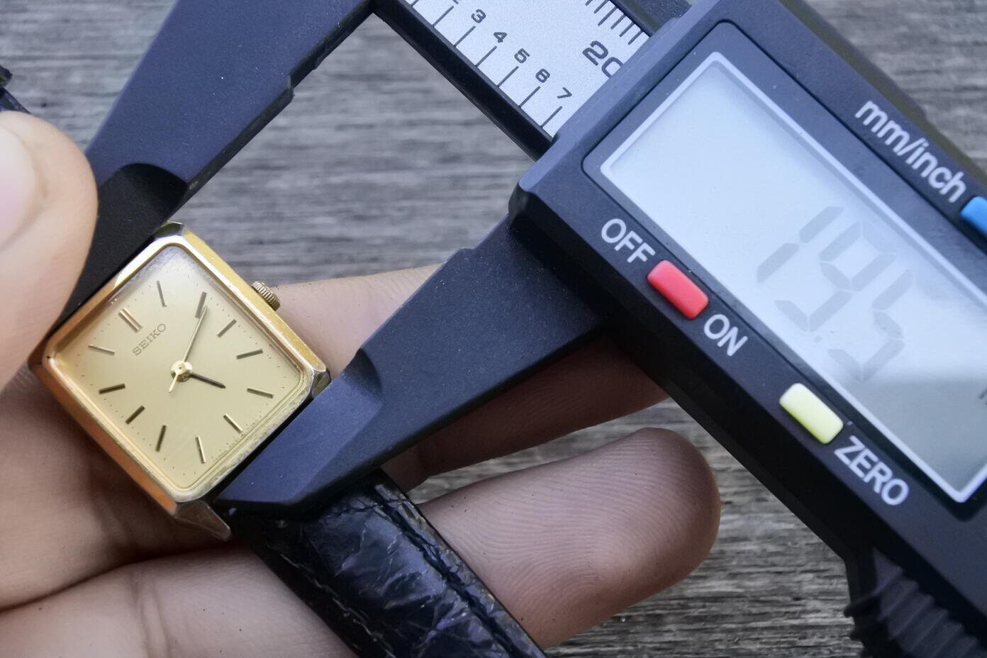 Vintage Seiko 4N21 5090 Yellow Dial Men Quartz Watch Japan