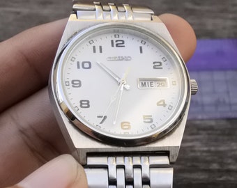Vintage Seiko V743 9020 White Dial Men Quartz Watch Japan Round