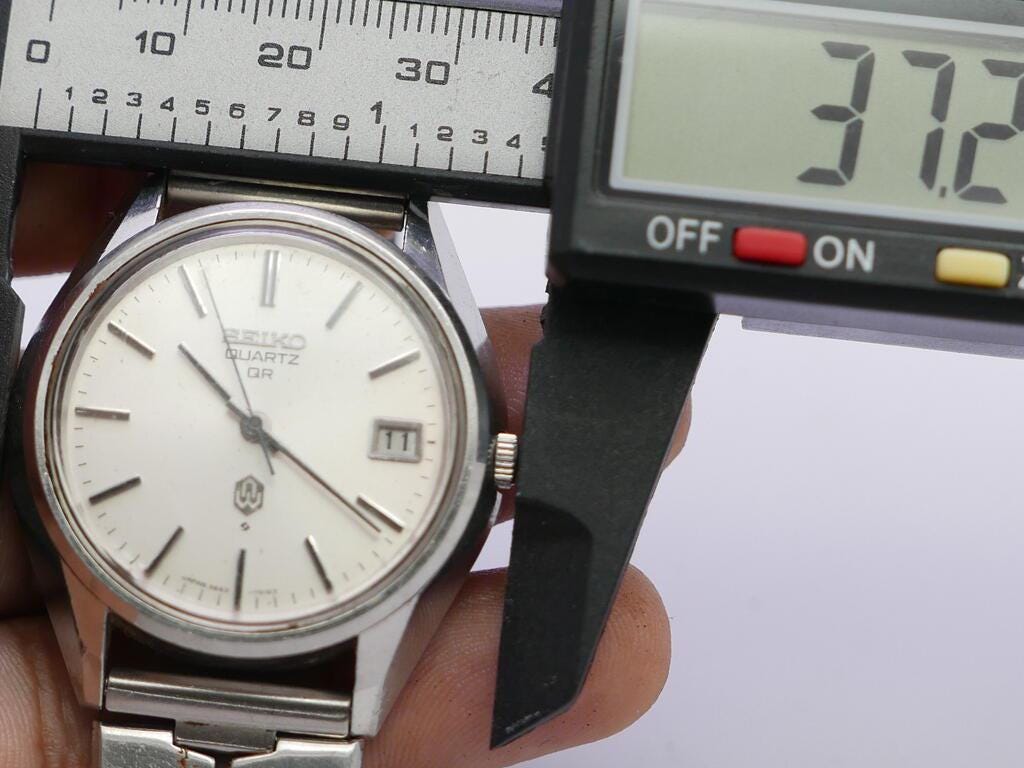 Vintage Seiko QR 3862 7020 White Dial Men Quartz Watch Japan Round