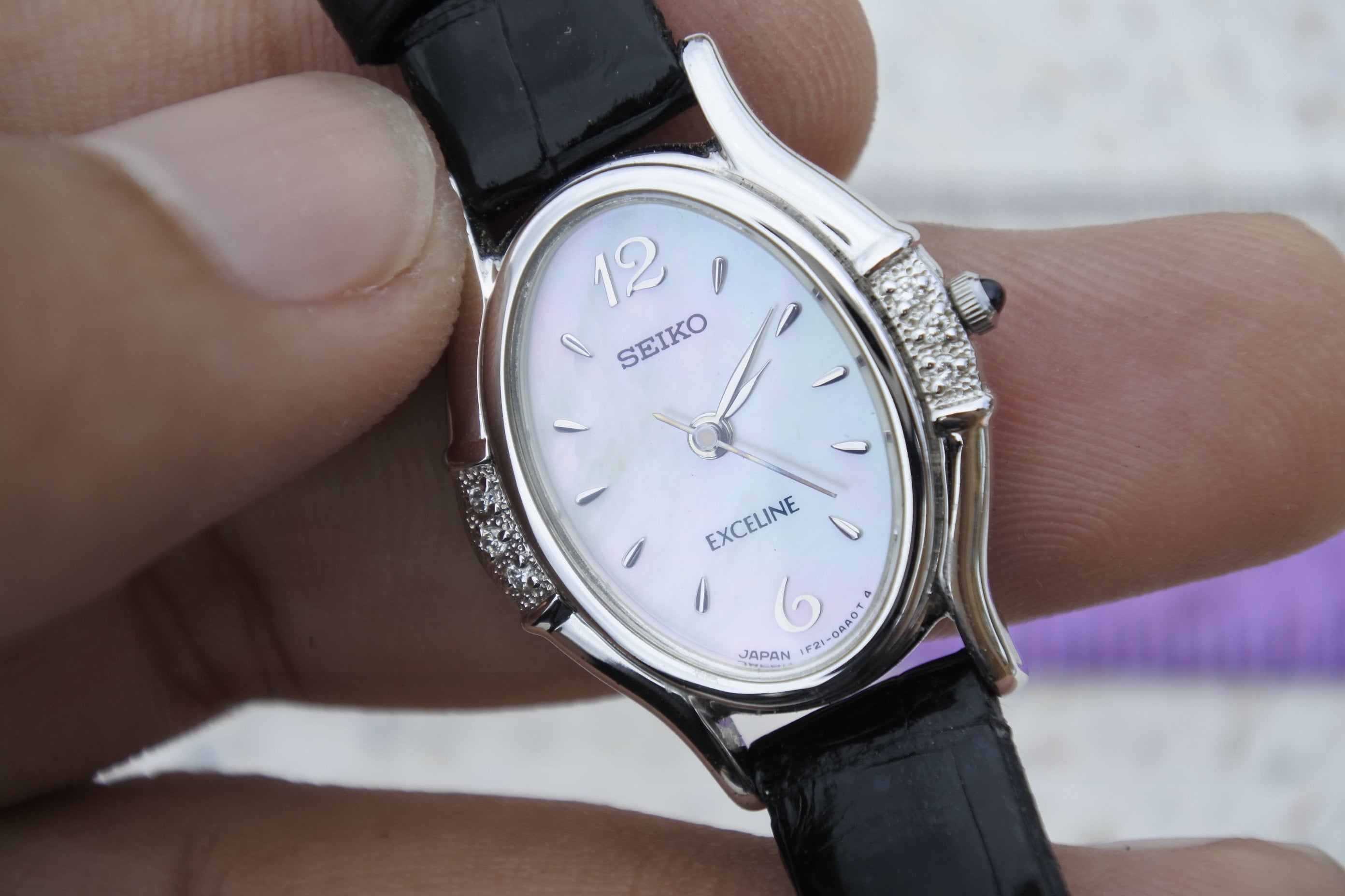 Vintage Seiko Exceline 1F21 5F50 White Lady Quartz Watch Japan