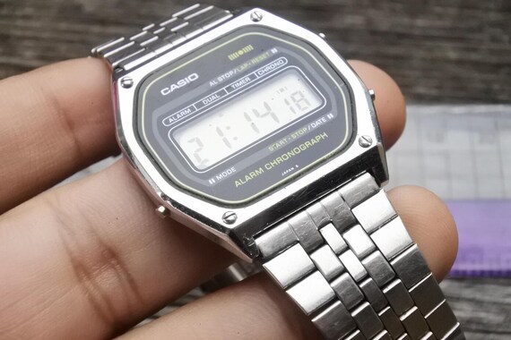 Vintage Casio 145 SA 52 Slim LCD DIGITAL Men Quartz Watch Japan