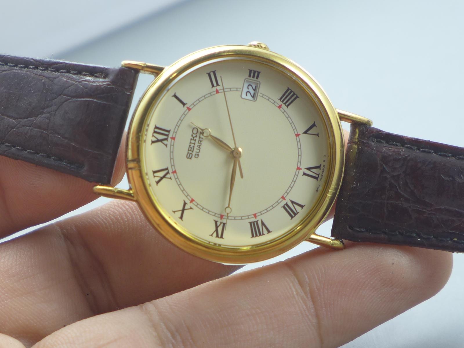 Vintage Seiko 7N42 8250 Roman Numeric Dial Men Quartz Watch Japan