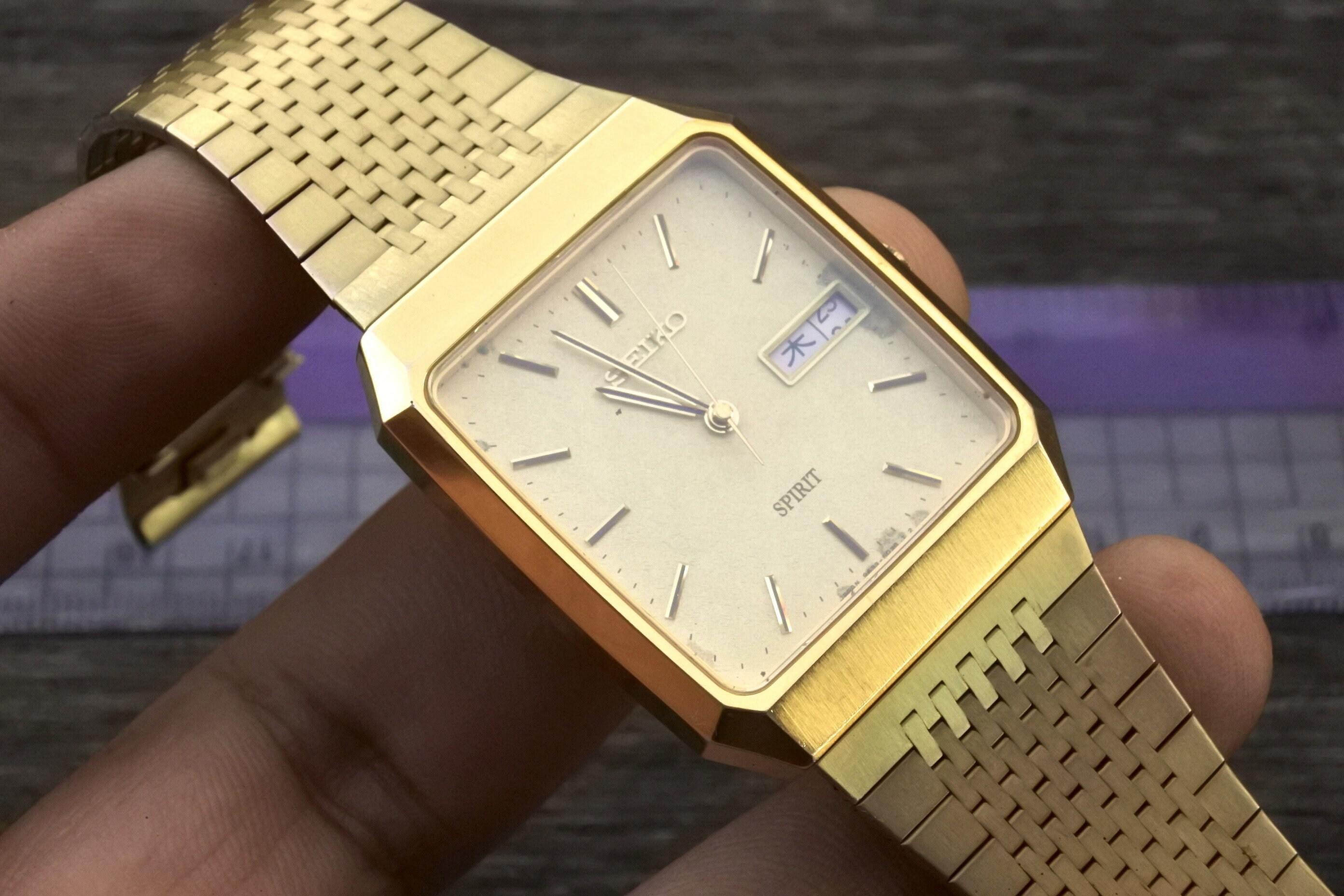 昭和レトロ SEIKO QUARTZ DM303イエロー Vintage Seiko Spirit 9533 5030 Yellow Dial Men Quartz Watch Japan