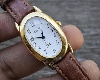 Vintage Seiko N 1F21 5B70 White Dial Lady Quartz Watch Japan Oval