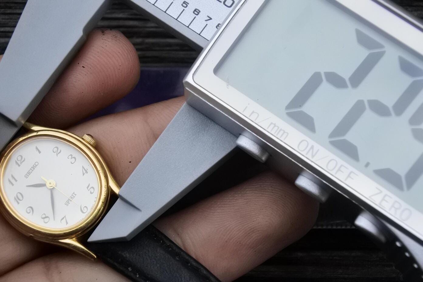 Vintage Seiko Spirit 4N21 5200 White Dial Lady Quartz Watch