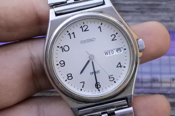セイコー スピリット 7N48-7000 腕時計 クォーツ デイデイト 白文字盤 Vintage Seiko Spirit 7N48 7000 Silver Dial Men Quartz Watch Japan