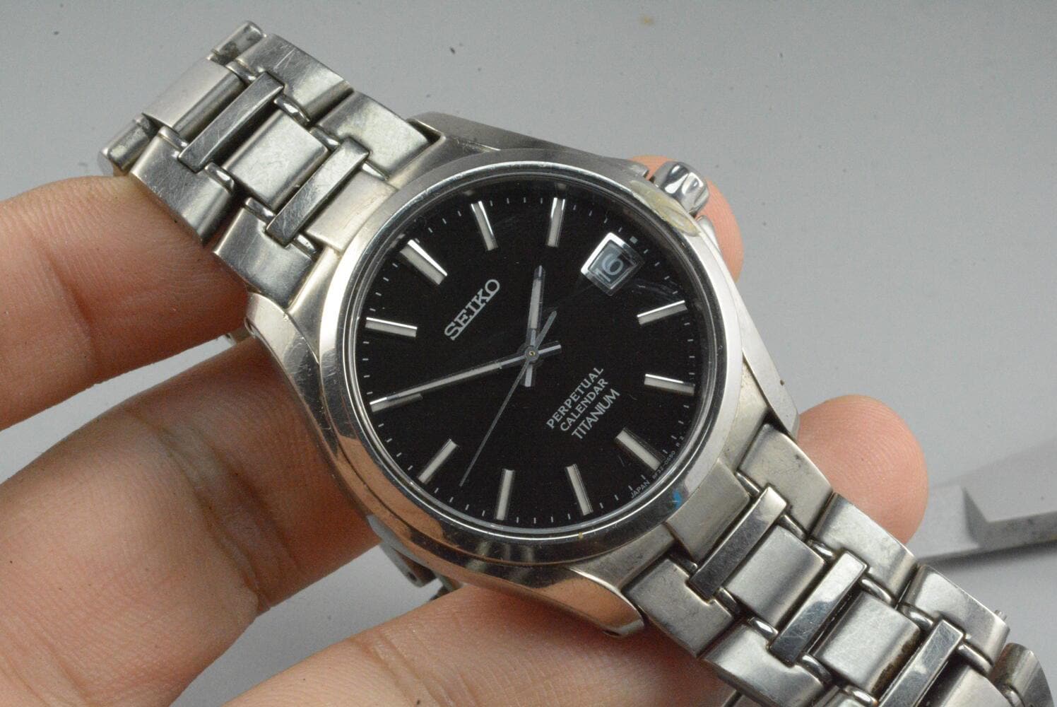 Vintage Seiko Perpetual Calendar 8F32 0400 Black Dial Men Quartz