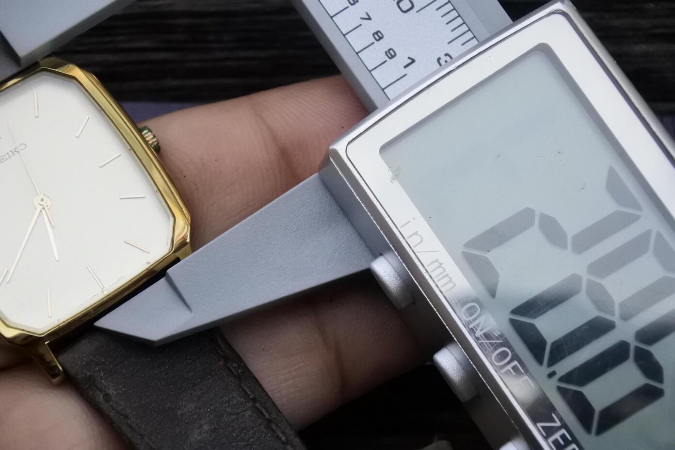 SEIKO 5P31-5190 クォーツ　スクエア　腕時計 SEIKO 5P31-5190 クォーツ スクエア 腕時計 SEIKO 5P31-5190