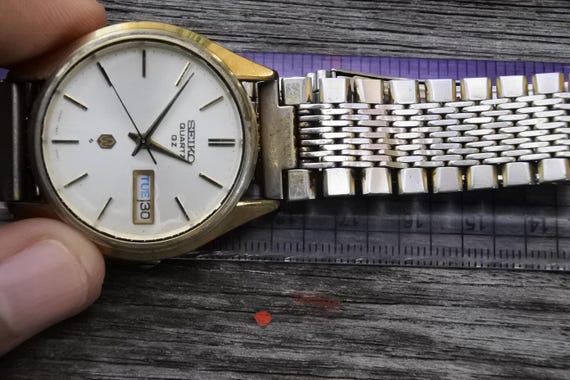 Vintage Seiko QZ 0923 8000 Silver Dial Men Quartz Watch Japan
