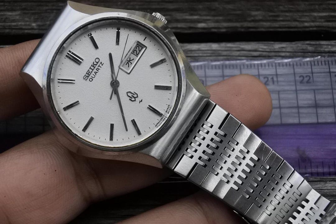 Vintage Seiko 0840 8040 Textured Dial Men Quartz Watch Japan Round