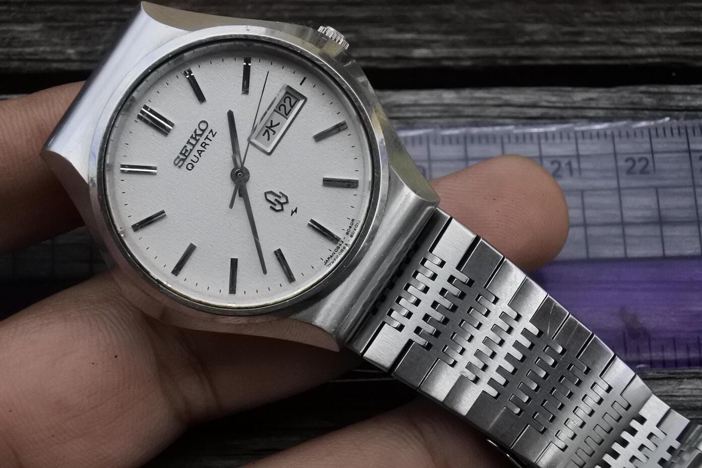 Vintage Seiko 0840 8040 Textured Dial Men Quartz Watch Japan Round