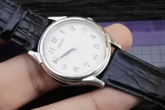 Vintage Seiko 7N01 7141 White Dial Men Quartz Watch Japan Round