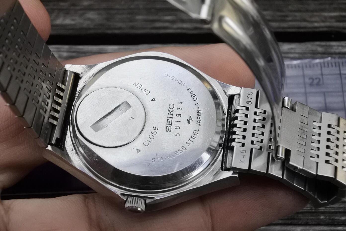 SEIKO TABLE CLOCK セイコービンテージ時計 Vintage Seiko 0840 8040 Textured Dial Men Quartz Watch Japan Round