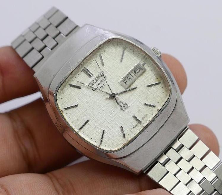 Vintage Seiko QT 0823 5020 Textured Dial Men Quartz Watch Japan