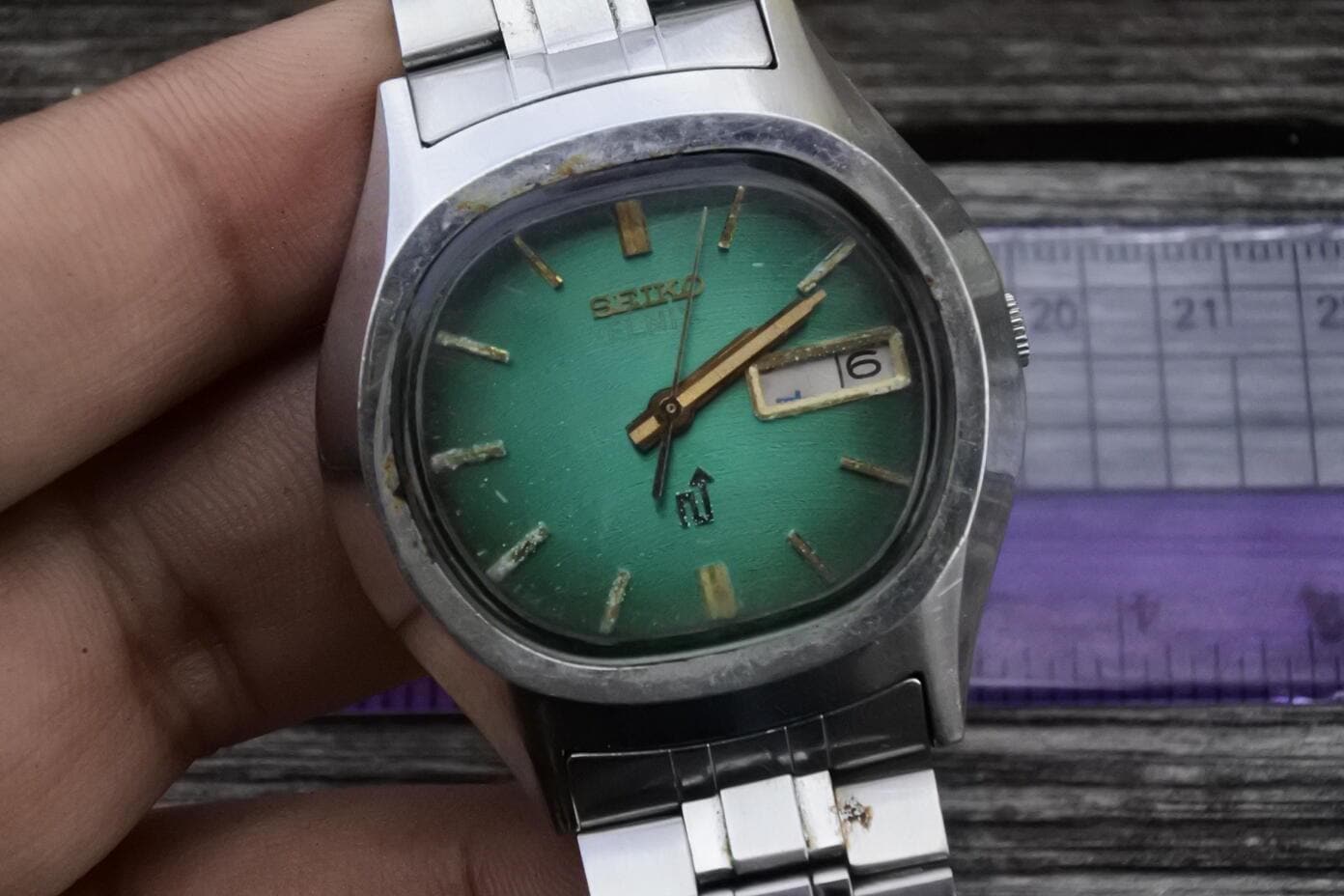 Vintage Seiko Elnix 0703 5000 Green Dial Men Quartz Watch