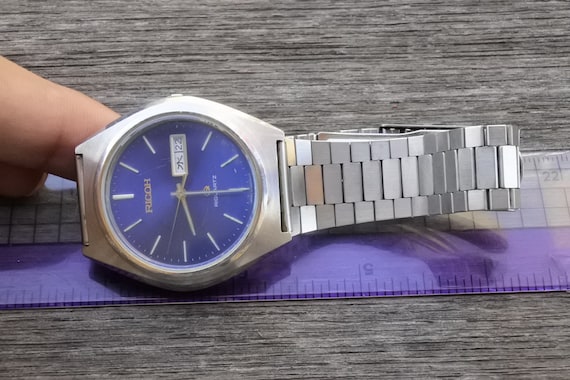 Vintage Ricoh Riquartz KANJI DATE Blue Dial Men Quartz Watch Japan