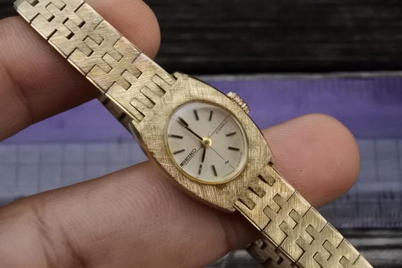 Seiko Vintage Ladies Watch Gold-Tone Bracelet, Case, Dial, Markers, Hands Seiko Vintage Ladies Watch Gold Dial Case Bracelet Hands  main image 2