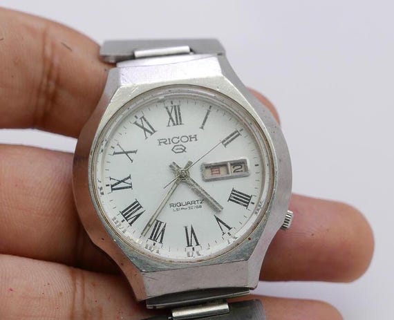 Vintage RICOH LSI REQUARTZ Roman Numeral Dial Men Quartz Watch