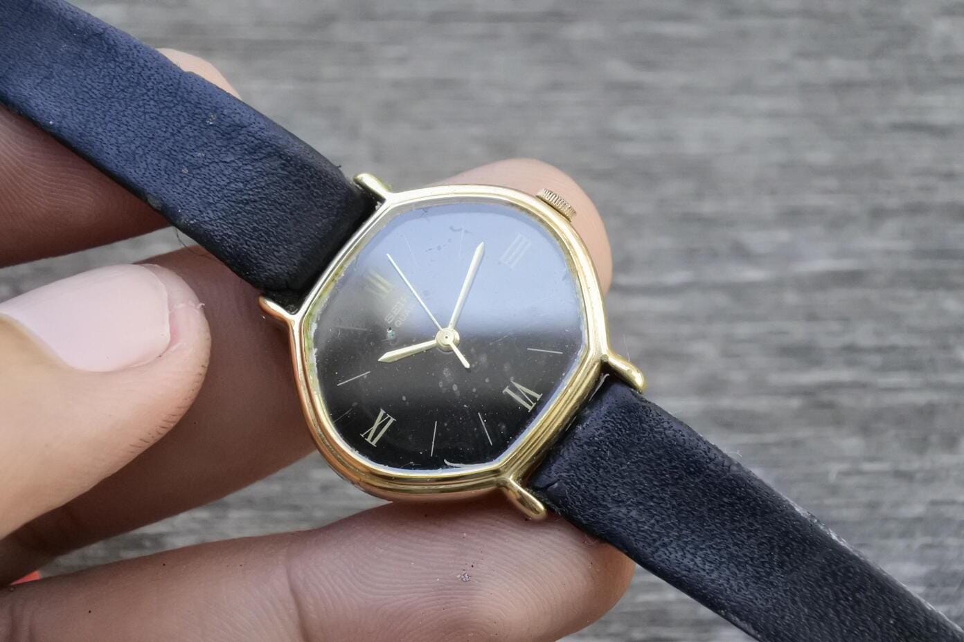 Vintage Seiko Gold Plated 1421 5180 Black Dial Lady Quartz Watch