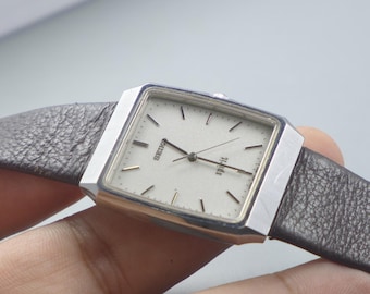 R6-3763 SEIKO SPIRIT 5E31-5B50 クォーツ腕時計 SEIKO SPIRIT RECTANGLE Ref. 5E31-5B50 Quartz movement Seiko