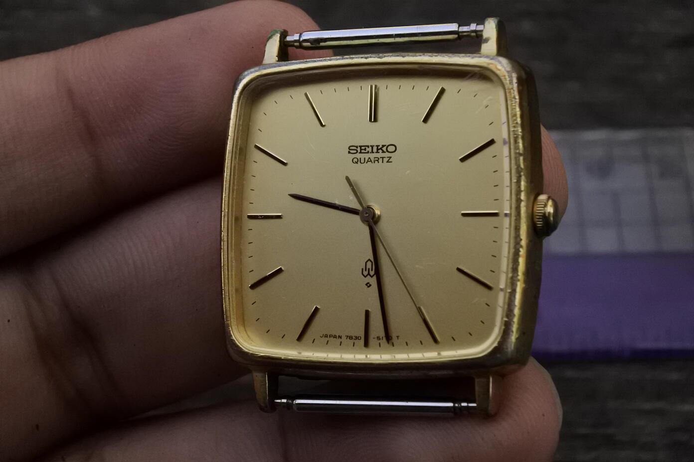 SEIKO セイコー スクエア 純正ベルト ゴールド ローマン 白文字盤　タンク SEIKO セイコー スクエア 純正ベルト ゴールド ローマン 白文字盤