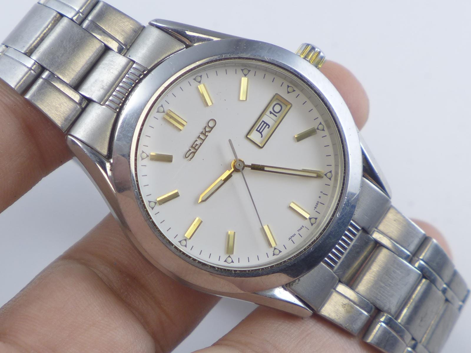Vintage Seiko 7N43 9080 White Dial Men Quartz Watch Japan JDM
