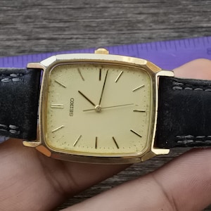 Vintage Seiko 7N01 5A30 Yellow Dial Men  Quartz Watch Japan Square Tank Shape 28mm