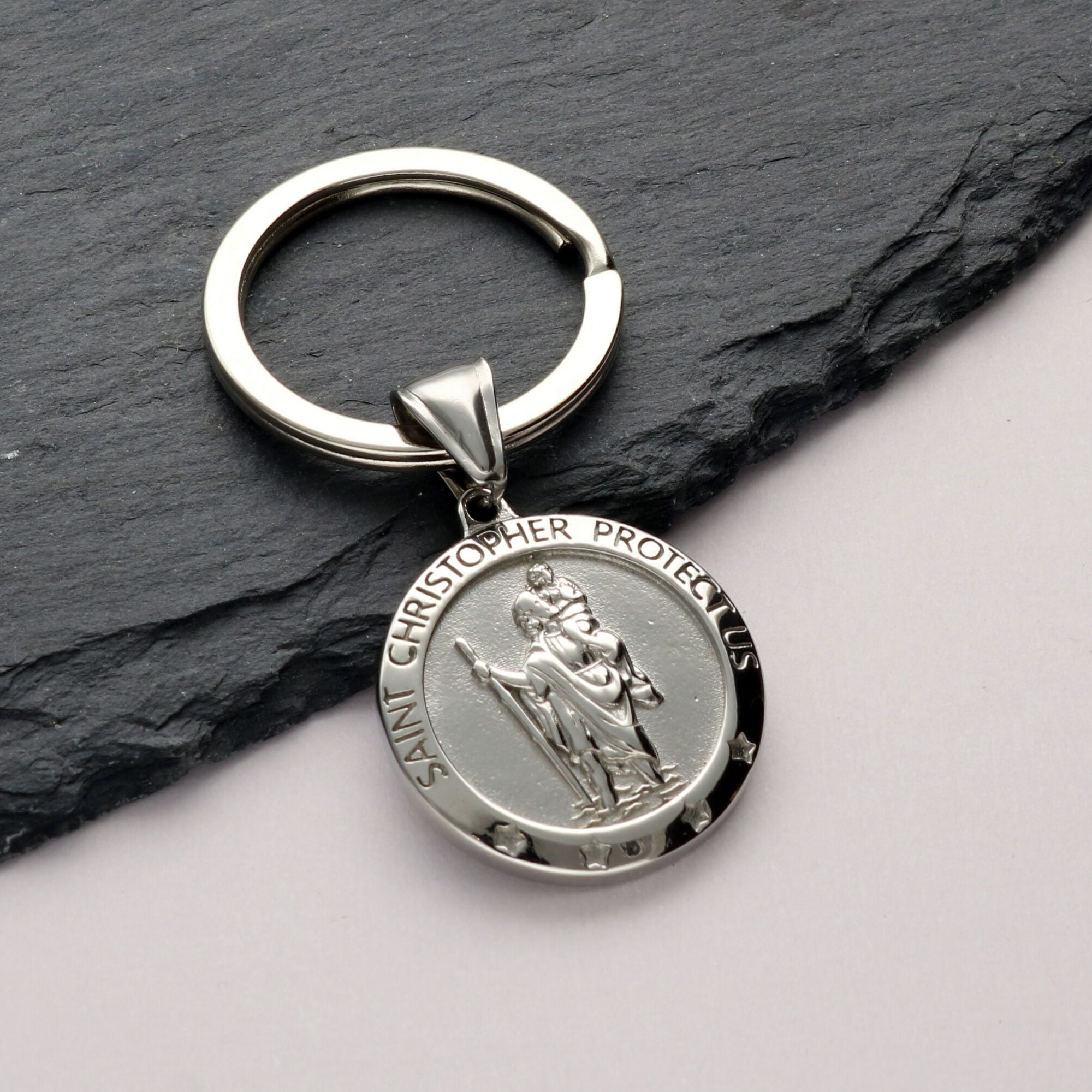 Medaille aimantée Saint Christophe pour voiture, Métal argenté, Ø 3cm |  Articles Religieux Junker