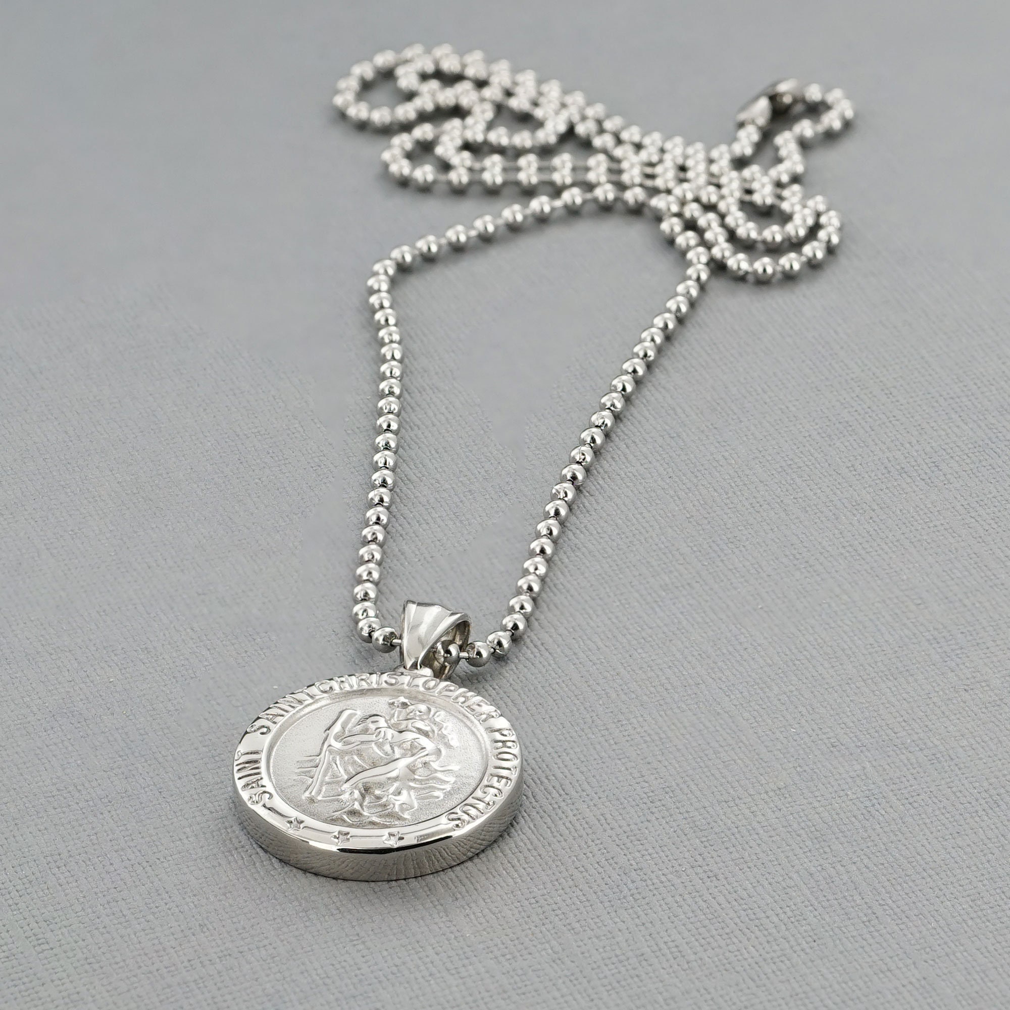 Share 79+ saint christopher necklace men's super hot - POPPY