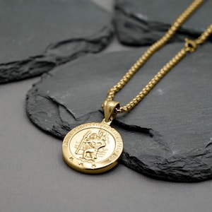 Personalisierte Gold St Christopher Halskette, gravierte Silber Edelstahl Anhänger, personalisierte Gravur, Reisegeschenk, Stay Safe Geschenk