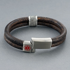 Medische waarschuwing ID-armband met zacht bruin vintage leer - gepersonaliseerd, elke gravure aan de voor- en binnenkant - 16 17 18 19 20 21 22 23 24cm