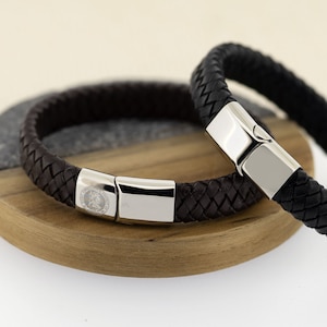 Leren wikkelarmband St. Christopher - Safe Travels-armband - gepersonaliseerd cadeau - leren herenarmband - Saint Christopher-polsbandje