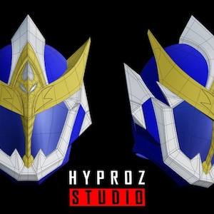 Op de afbeelding: Een blauwe en gouden helm met een draadframe-ontwerp. De helm heeft een puntige kroon en een scherp, hoekig ontwerp. De tekst "HYPROZ STUDIO" is zichtbaar onderaan de afbeelding.