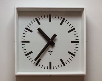 Vintage metal industrial wall clock from 70s/80s made in Czechoslovakia, refurbished AA battery, white matt coating