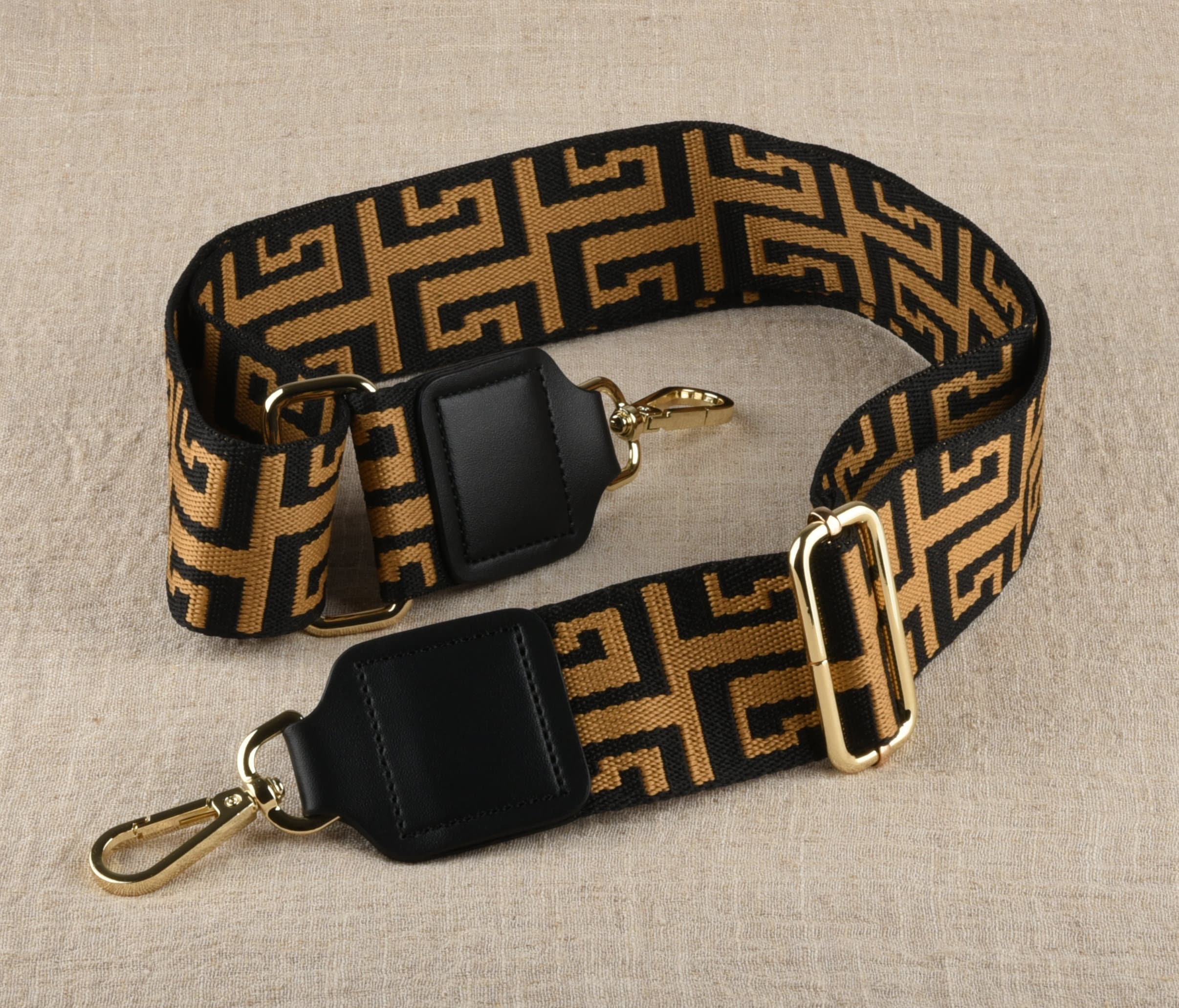 Fendi Chainstrap Forever Mini Pochette Bag in Black