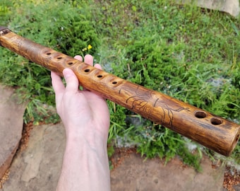 Fantástica flauta de bajo estilo druida nativo americano - Tonalidad de Re# - Instrumento de silbato / Idea de regalo / silbato