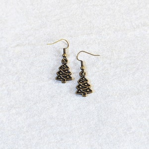 Christmas tree earrings made in brass, festive dangle earrings, Christmas earrings, Xmas tree earrings, Xmas earrings