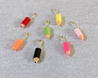 Breloques de crayon en résine, breloques de mini sac, charme de crayon coloré, crayon de couleur vive avec clip en argent, décoration de sac, fermoir à homard